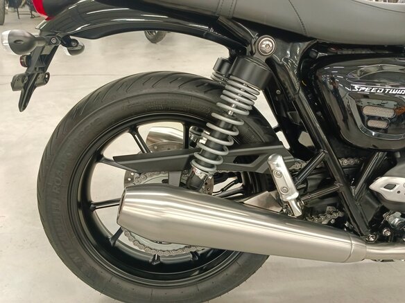 2023 Triumph Speed Twin, чёрный, 930000 рублей - вид 11