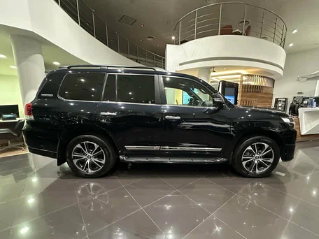 2019 Toyota Land Cruiser 200 Series Рестайлинг 2, чёрный, 6930000 рублей, вид 4
