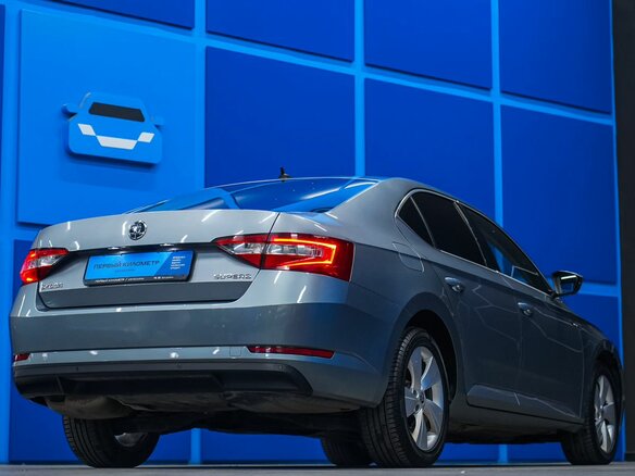 2016 Skoda Superb III, серый, 1400000 рублей - вид 5
