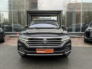 2019 Volkswagen Touareg III, чёрный, 4055000 рублей, вид 3