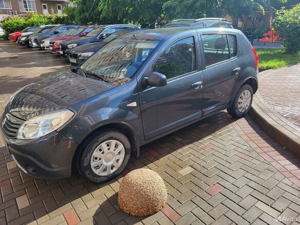 2010 Renault Sandero I, серый, 630000 рублей - вид 1