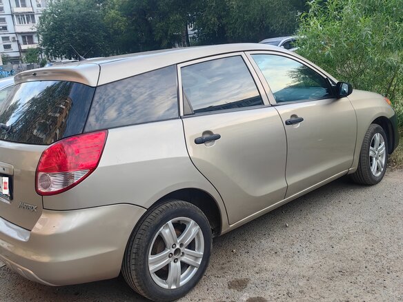 2003 Toyota Matrix I (E130), золотистый, 750000 рублей - вид 2