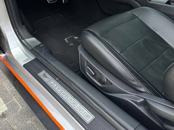2019 Ford Mustang VI Рестайлинг, оранжевый - вид 27