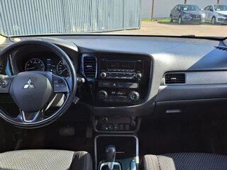 2017 Mitsubishi Outlander III Рестайлинг 2, белый, 1800000 рублей, вид 3
