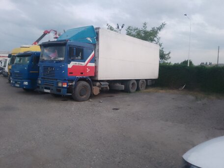 1990 Volvo F-Series, синий, 1150000 рублей, вид 1