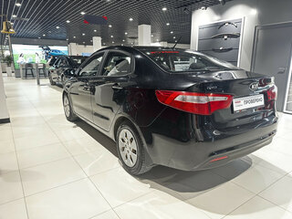 2014 Kia Rio 6-speed III, чёрный, 768000 рублей, вид 2