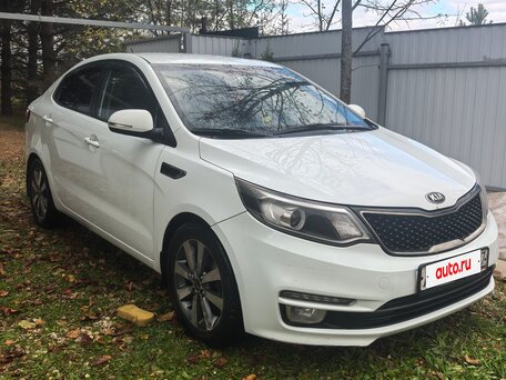 2016 Kia Rio III Рестайлинг, белый, 900000 рублей, вид 3