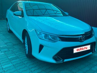 2015 Toyota Camry VII (XV50) Рестайлинг, белый, 1400000 рублей, вид 3
