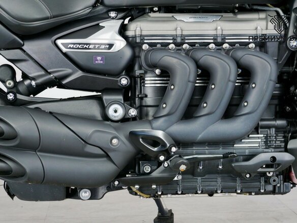 2022 Triumph Rocket 3, чёрный, 2299000 рублей - вид 9