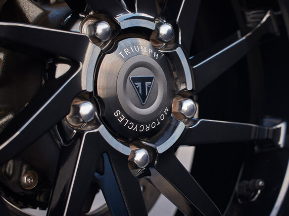 2026 Triumph Rocket 3, чёрный, 3990000 рублей - вид 20