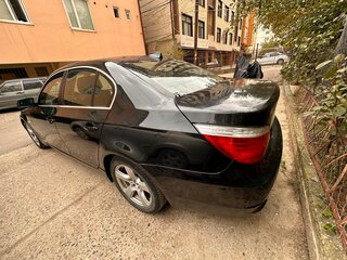 2008 BMW 5 серии 520i V (E60/E61) Рестайлинг, чёрный, 730000 рублей, вид 4
