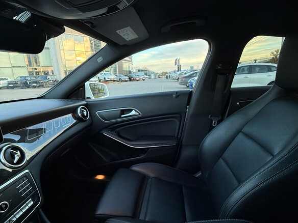 2018 Mercedes-Benz CLA 200 I (C117, X117) Рестайлинг, белый, 1850000 рублей - вид 5