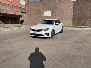 2020 Kia Optima IV Рестайлинг, белый, 1850000 рублей, вид 1