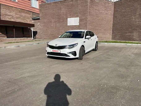 2020 Kia Optima IV Рестайлинг, белый, 1850000 рублей, вид 1