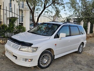 2000 Mitsubishi Chariot Grandis III, белый, 390000 рублей, вид 1