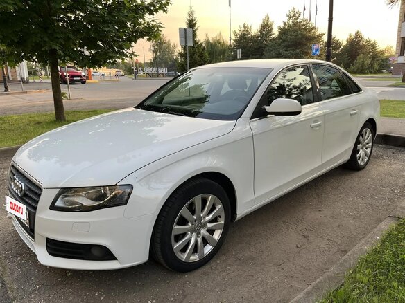 2011 Audi A4 IV (B8), белый - вид 2