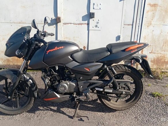 2021 Bajaj Pulsar 180, чёрный, 140000 рублей - вид 1