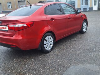 2012 Kia Rio 5-speed III, красный, 650000 рублей, вид 4