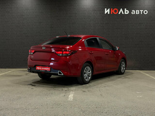 2020 Kia Rio IV Рестайлинг, красный, 1450000 рублей, вид 5