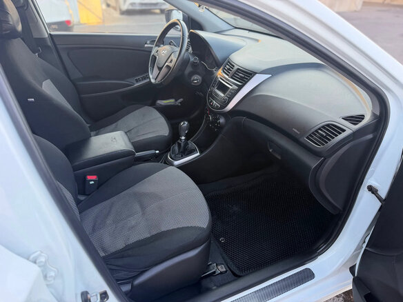 2014 Hyundai Solaris I Рестайлинг, белый, 920000 рублей - вид 7