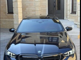 2025 BMW 5 серии Long 530Li VIII (G60/G61/G68), синий, 7700000 рублей, вид 3