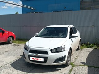 2014 Chevrolet Aveo II, белый, 660000 рублей, вид 1