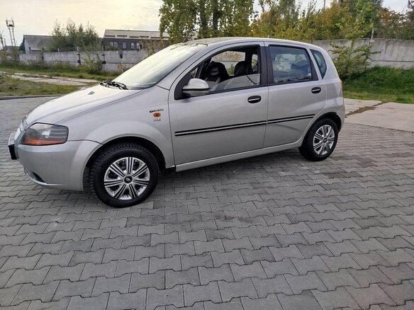 2002 Daewoo Kalos, серебристый