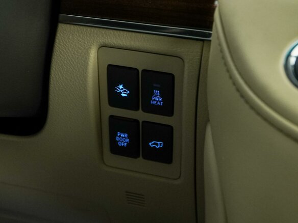 2016 Toyota Land Cruiser 200 Series Рестайлинг 2, чёрный, 5759444 рублей - вид 17