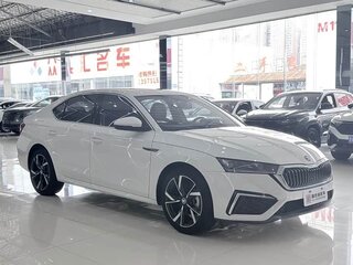 2022 Skoda Octavia IV (A8), белый, 2055000 рублей, вид 3