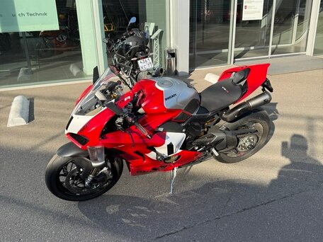2023 Ducati Panigale V4, красный, 6500000 рублей, вид 2