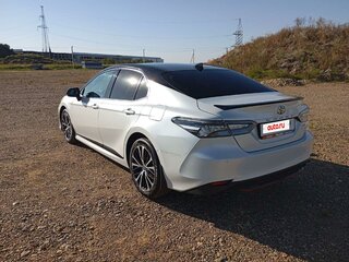 2020 Toyota Camry VIII (XV70), белый, 2790000 рублей, вид 4