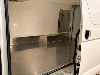 2014 Toyota HiAce, белый, 3700000 рублей, вид 5