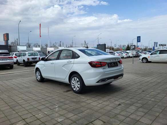 2026 Lada (ВАЗ) Vesta I Рестайлинг (NG), белый - вид 3