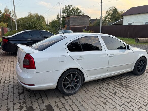 2011 Skoda Octavia RS II Рестайлинг, белый, 1490000 рублей - вид 5