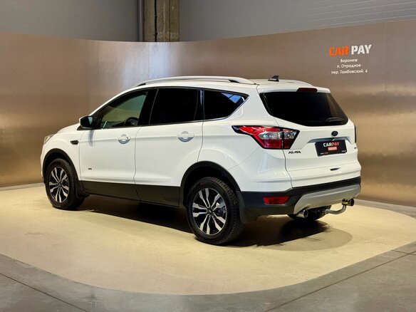 2017 Ford Kuga II Рестайлинг, белый, 1630000 рублей - вид 6