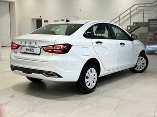 2026 Lada (ВАЗ) Vesta I Рестайлинг (NG), белый, 1576000 рублей, вид 3