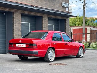 1990 Mercedes-Benz W124 230, красный, 500000 рублей, вид 5