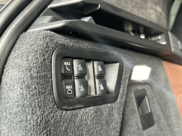 2020 BMW X7 30d I (G07), чёрный - вид 30