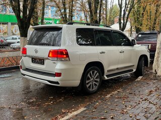 2016 Toyota Land Cruiser 200 Series Рестайлинг 2, белый, 7450000 рублей, вид 2