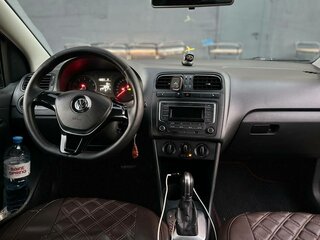 2017 Volkswagen Polo V Рестайлинг, чёрный, 650000 рублей, вид 5