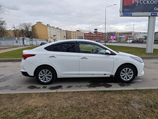 2021 Hyundai Solaris II Рестайлинг, белый, 950000 рублей, вид 4