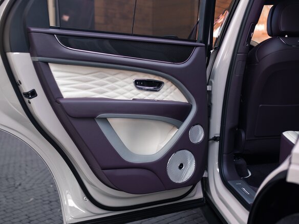 2026 Bentley Bentayga I Рестайлинг, серый, 45900000 рублей - вид 35