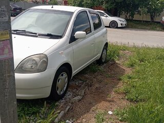 2001 Toyota Vitz I (P10), белый, 355000 рублей, вид 4