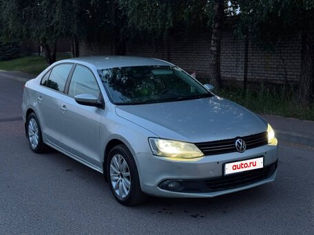 2011 Volkswagen Jetta VI, серебристый, 670000 рублей, вид 1