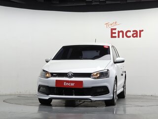 2015 Volkswagen Polo V Рестайлинг, белый, 782000 рублей, вид 2