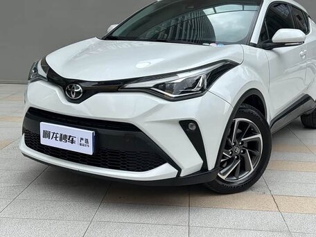 2022 Toyota C-HR I Рестайлинг, белый, 1665000 рублей, вид 3
