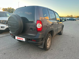 2018 Chevrolet Niva I Рестайлинг, коричневый, 685000 рублей, вид 3