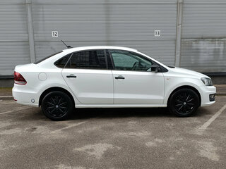 2018 Volkswagen Polo V Рестайлинг, белый, 859000 рублей, вид 4