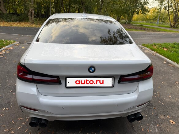 2018 BMW 5 серии 520d xDrive VII (G30/G31/G38), белый, 2600000 рублей - вид 3