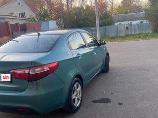 2013 Kia Rio III, зелёный, 610000 рублей, вид 3